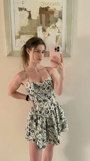 Nazlı - Esenyurt Escort