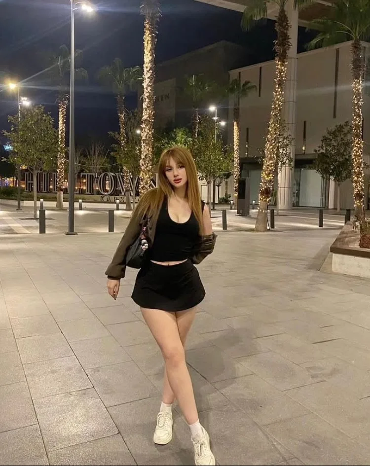 Özlem - Esenyurt Escort