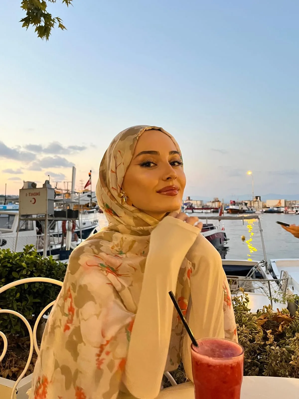 Esra - Esenyurt Escort