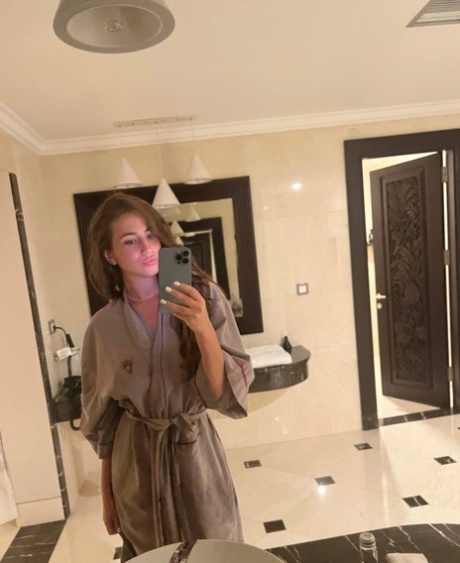 İstiklal VIP Escort Modeli Defne (Ateşli Esmer)